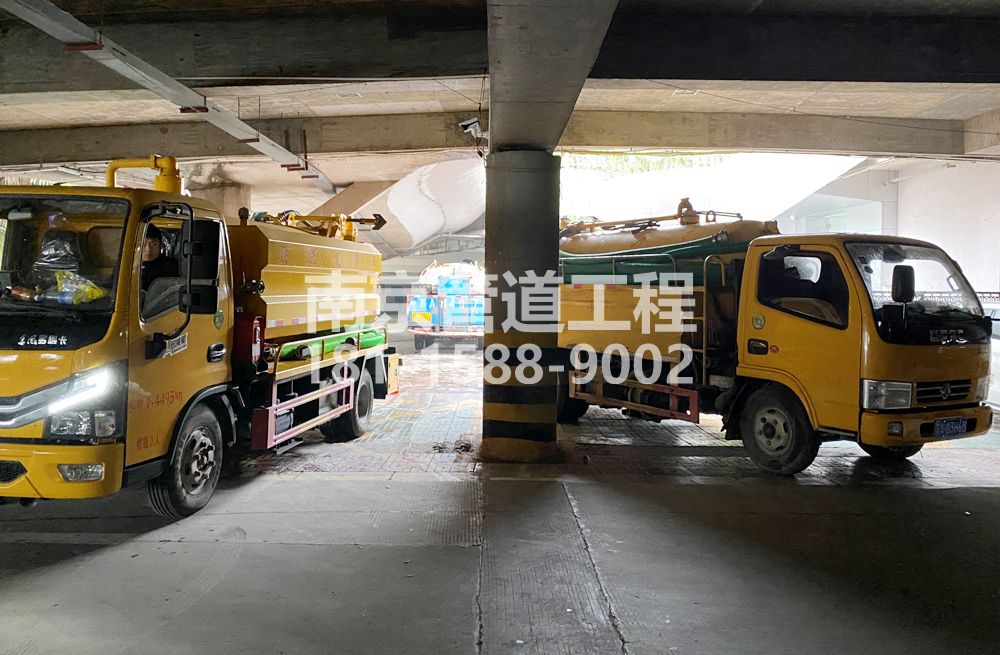 274大光路商场地下室化粪池清理